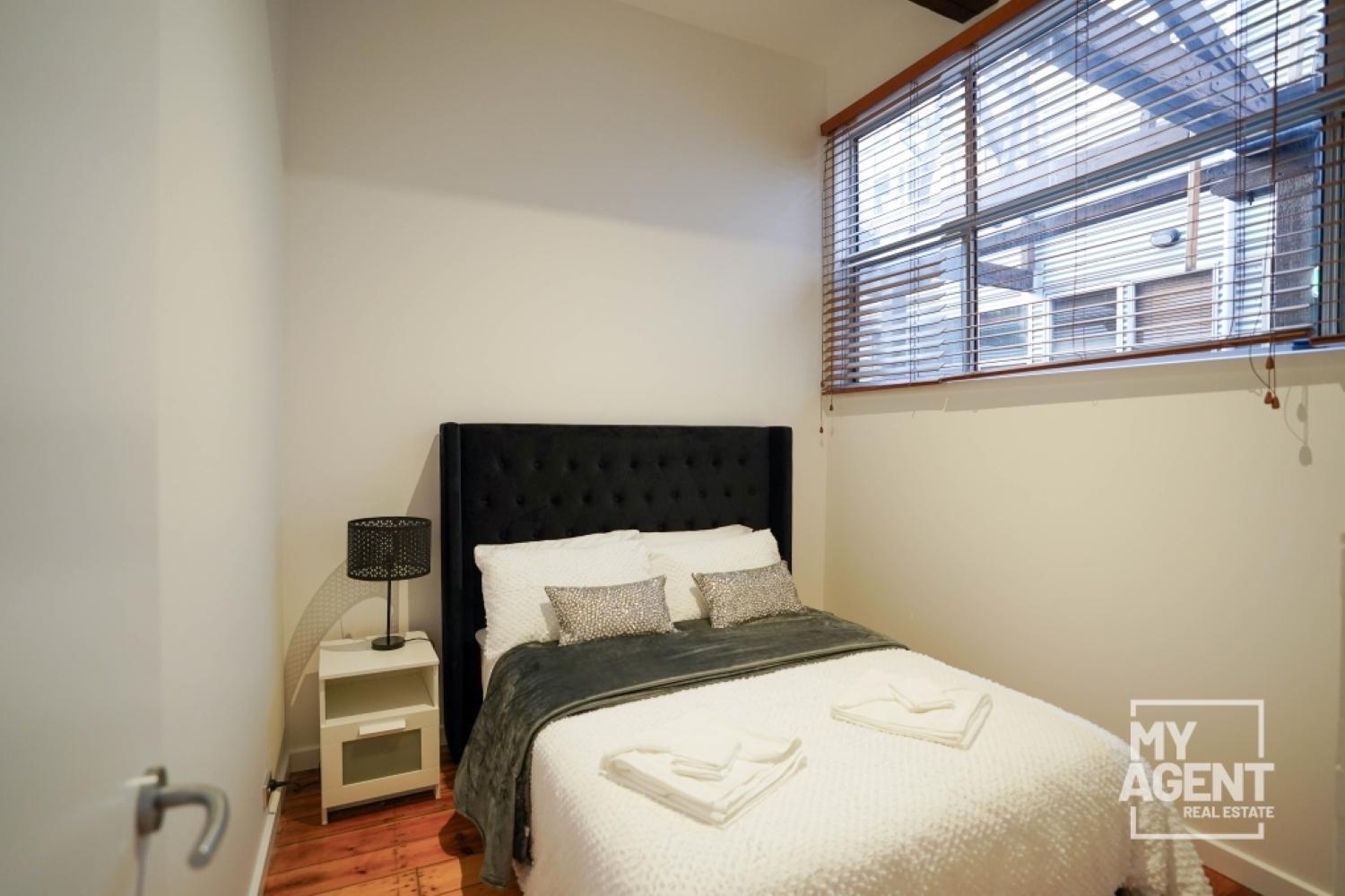 Tri-level Townhouse In Prime North