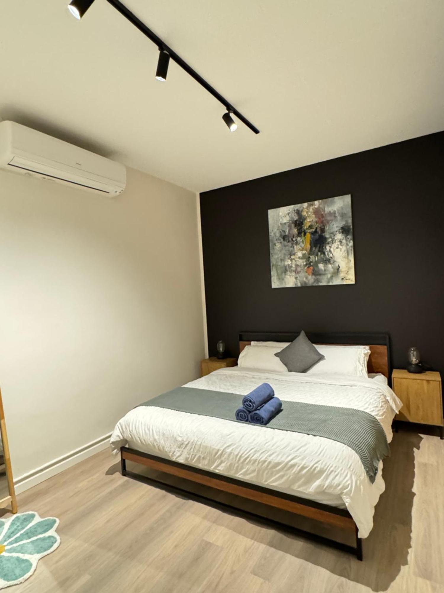 Modern In Prahran Apartment