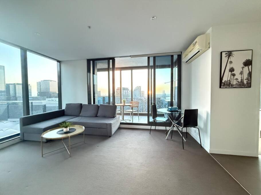 Astonishing 2b2b Upperwestside Opposite Southern Cross Station