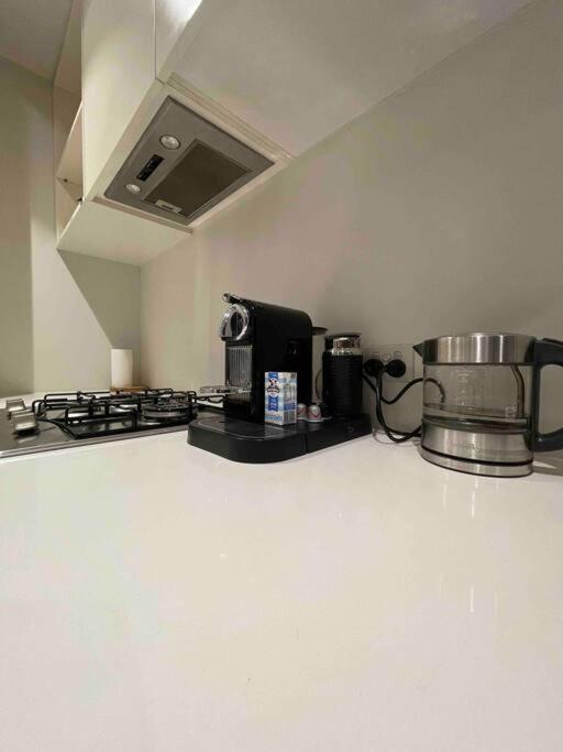Apartment Action In Vibrant Collingwood Fitzroy *