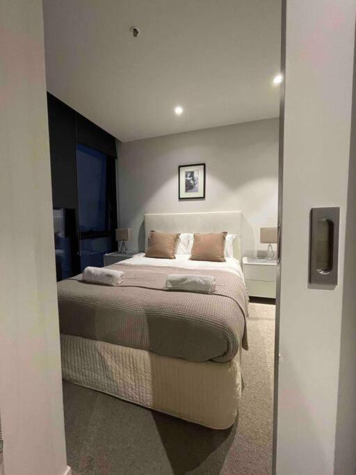Apartment Action In Vibrant Collingwood Fitzroy *