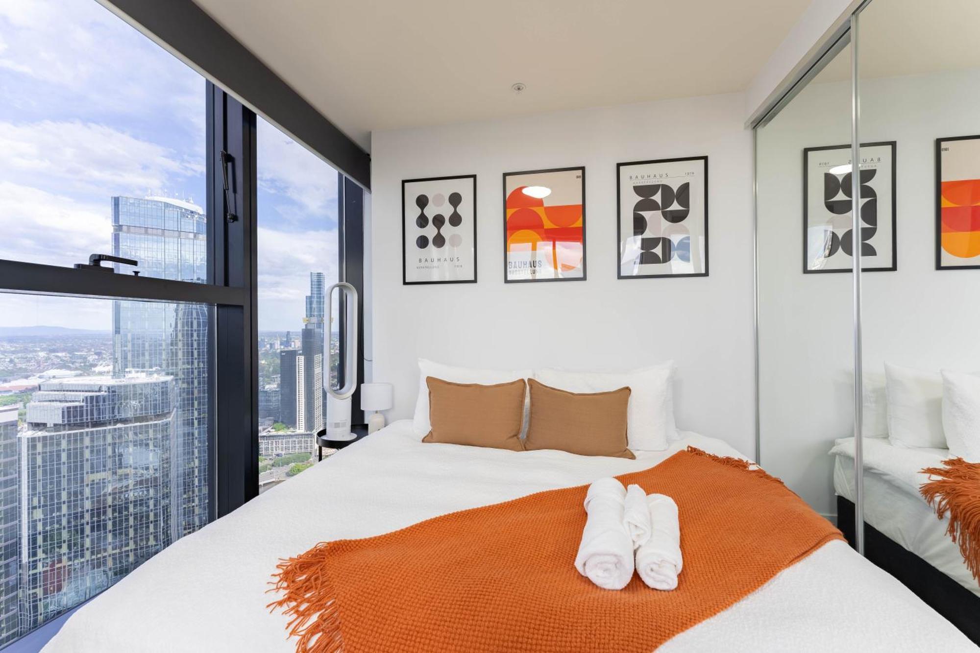 Luxury Collins St Apartment- 2br W Balcony- High Floor Apartment