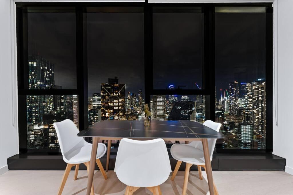 Modern Luxury In The Heart Of Melbourne's Cbd Apartment Melbourne