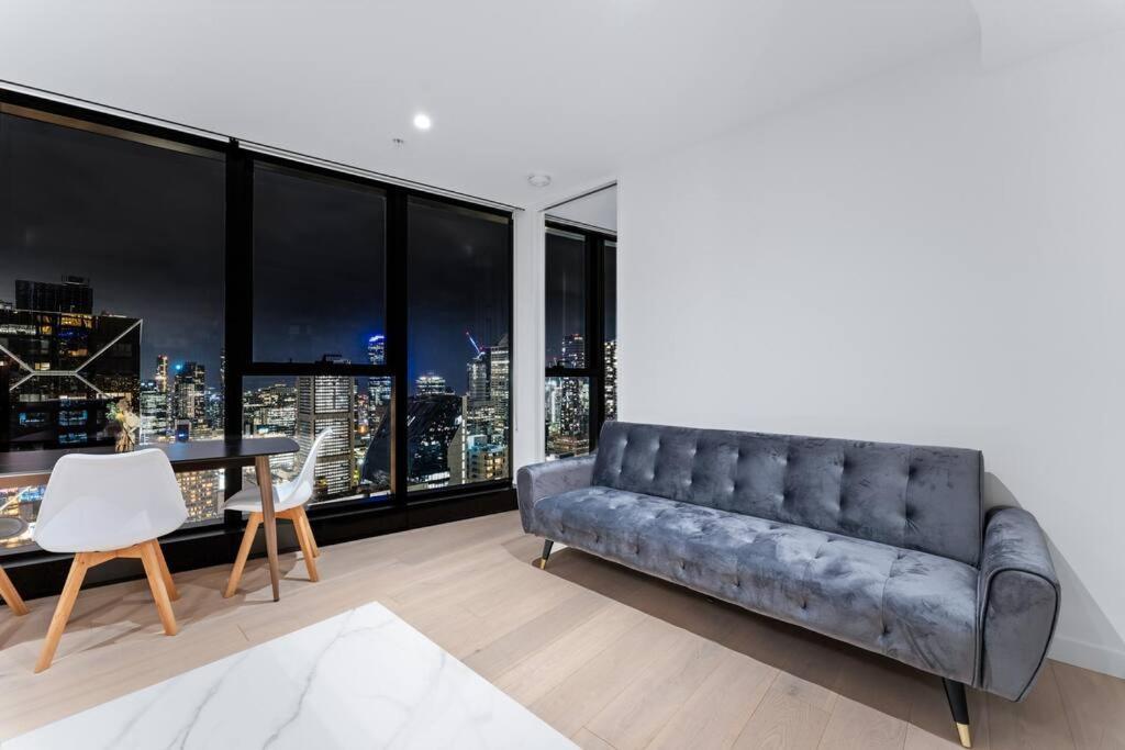 Apartment Modern Luxury In The Heart Of Melbourne's Cbd