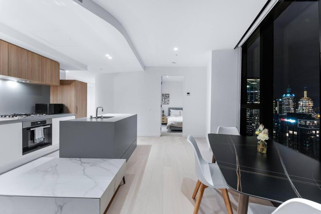 Modern Luxury In The Heart Of Melbourne's Cbd Apartment Melbourne