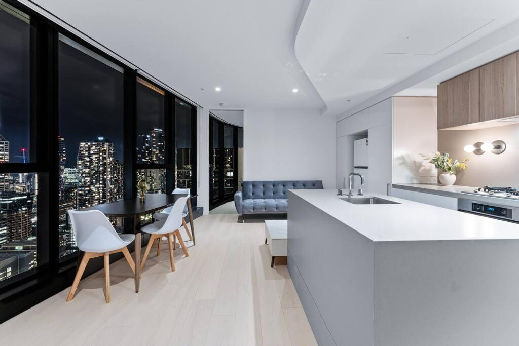 Apartment Modern Luxury In The Heart Of Melbourne's Cbd Melbourne