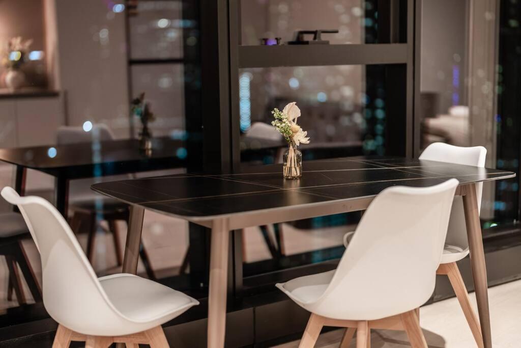 Apartment Modern Luxury In The Heart Of Melbourne's Cbd *