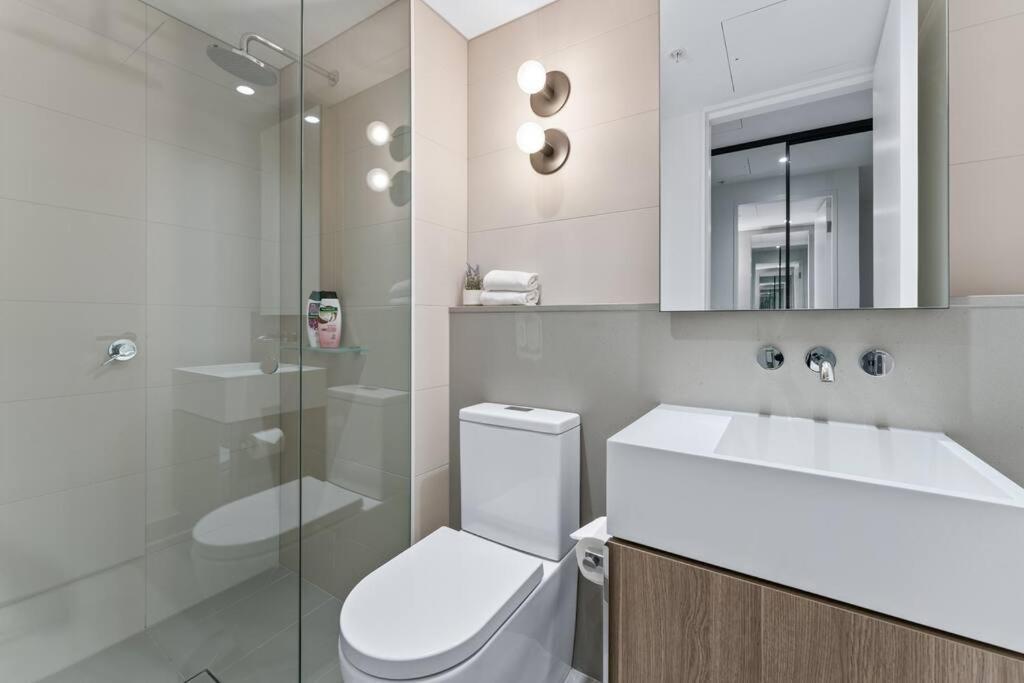 Modern Luxury In The Heart Of Melbourne's Cbd Apartment Melbourne