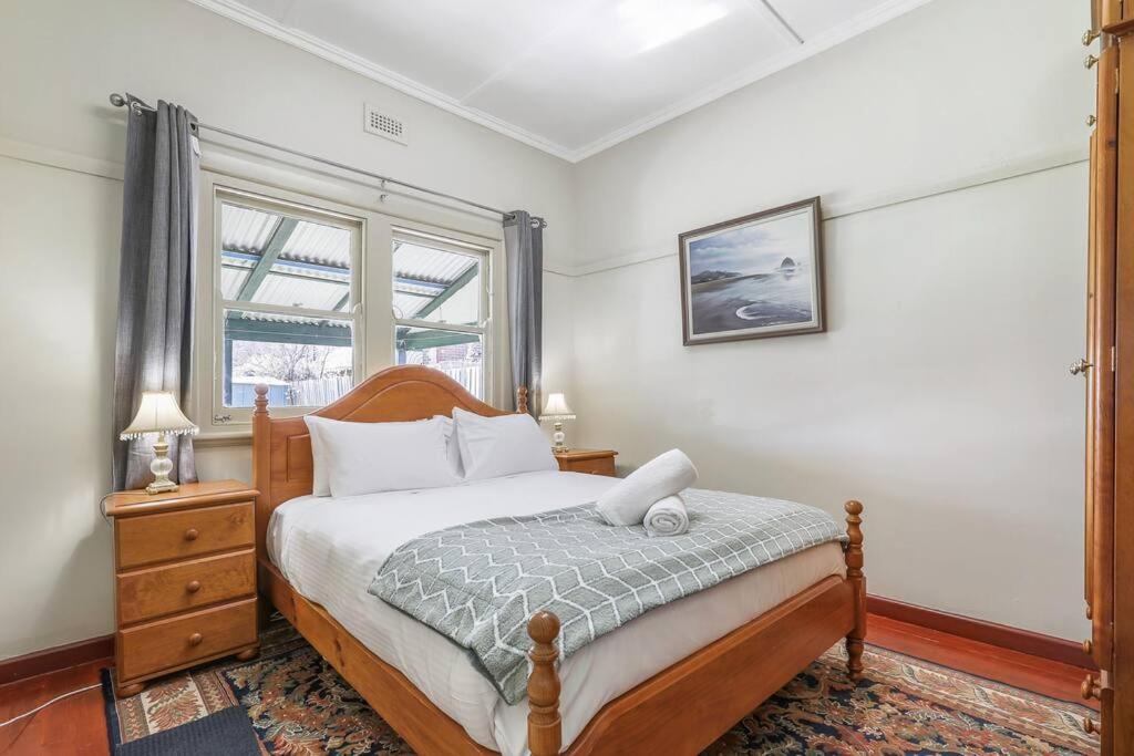 Spacious Urban Delight In Coburg *