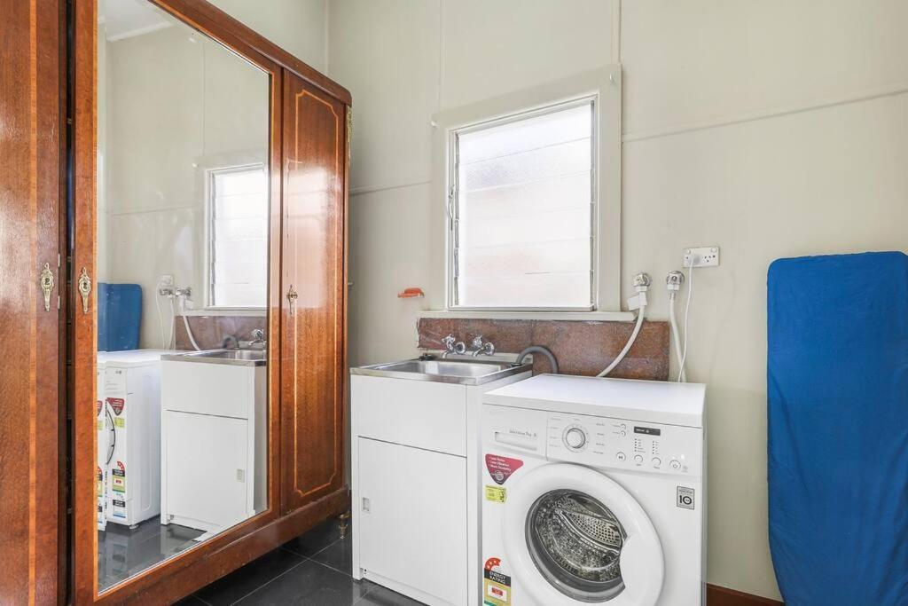 Spacious Urban Delight In Coburg * Melbourne