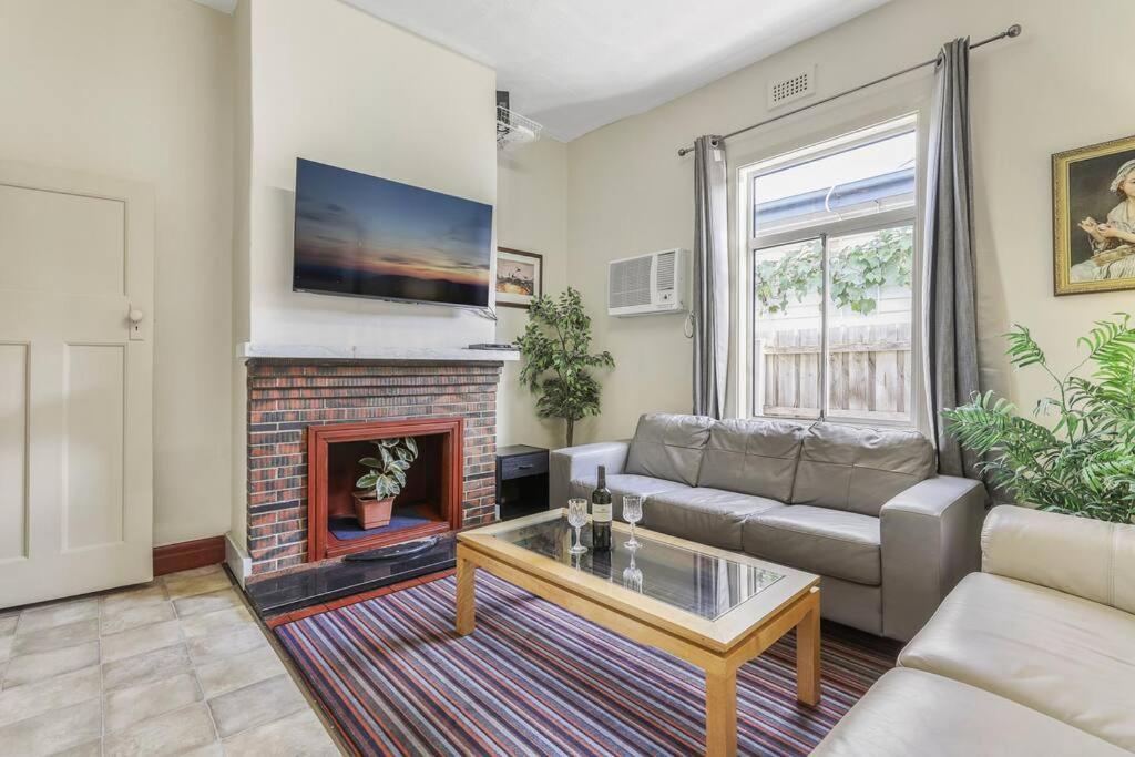 Spacious Urban Delight In Coburg *
