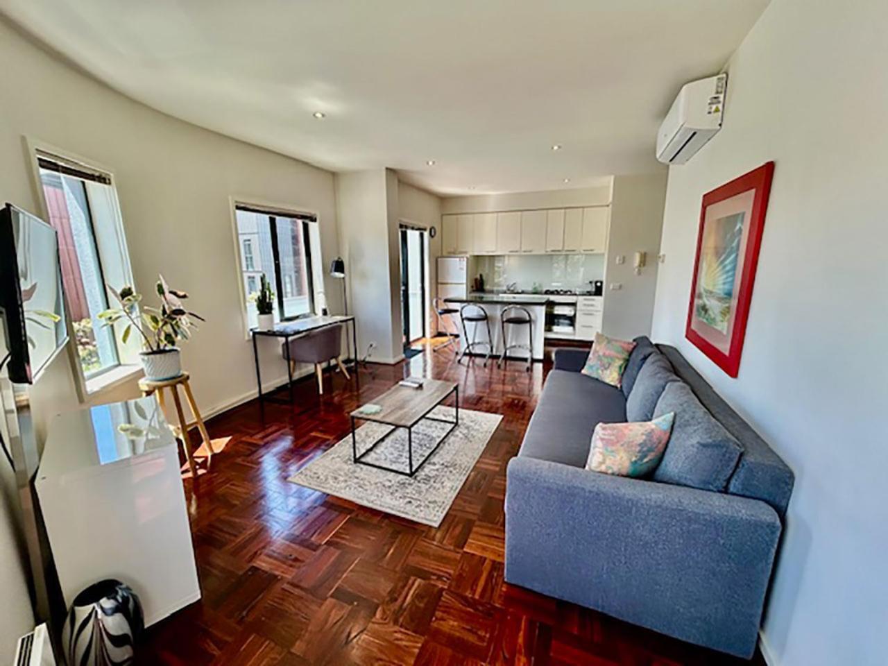 Superb Views - Apartment, Work Or Just Relax! * Melbourne
