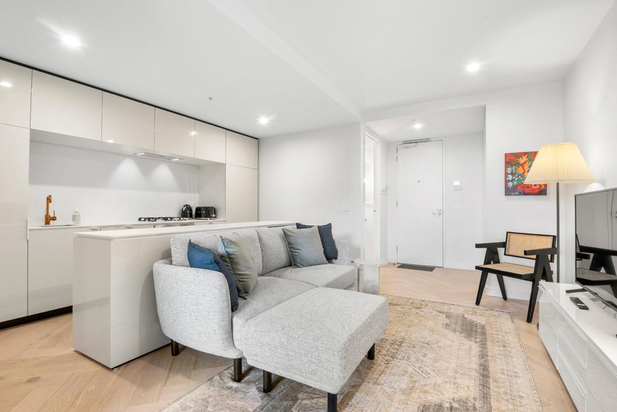 Artistic Urban Getaway Just Off Smith Street! Apartment Melbourne