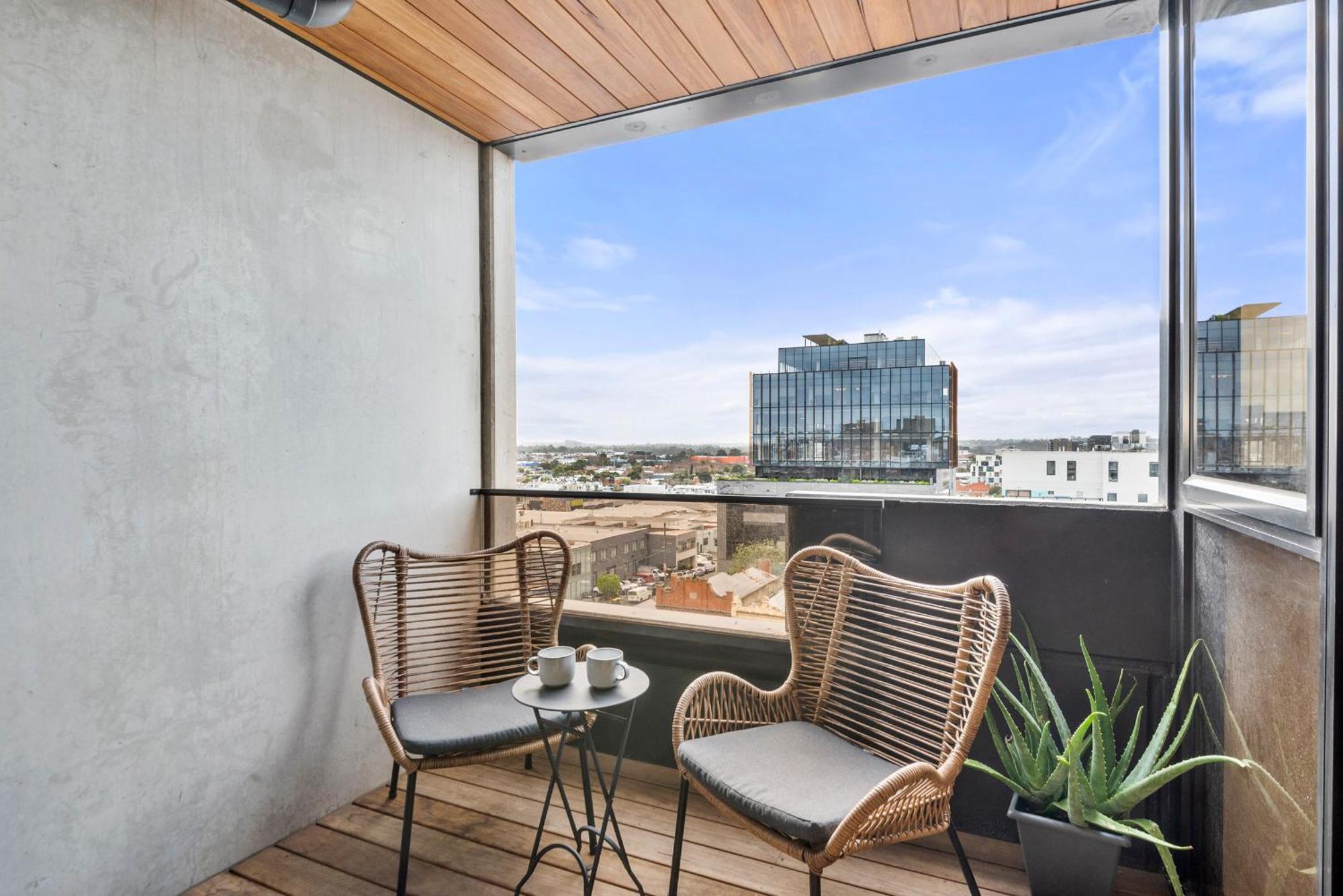 Artistic Urban Getaway Just Off Smith Street! * Melbourne
