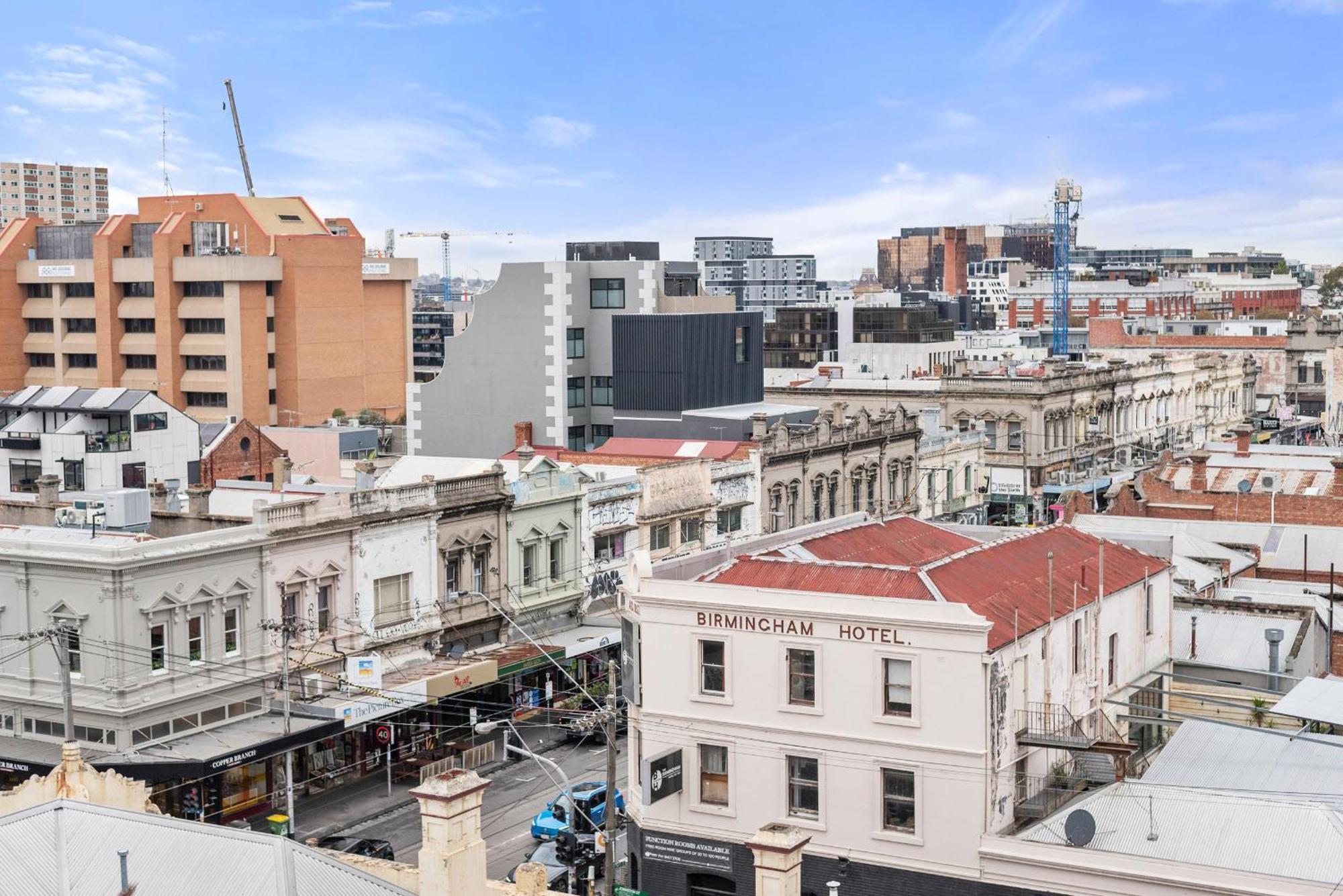 Artistic Urban Getaway Just Off Smith Street! * Melbourne