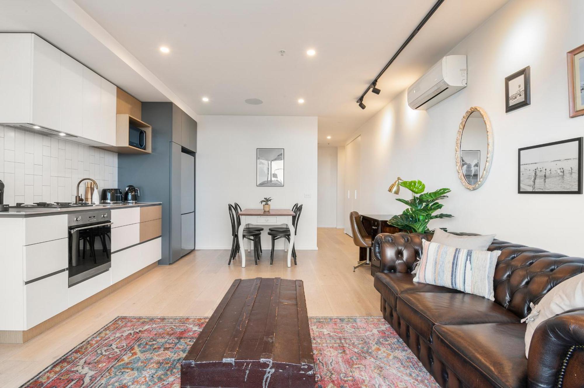Artist Abode: In A That's Also A Gallery Apartment Melbourne