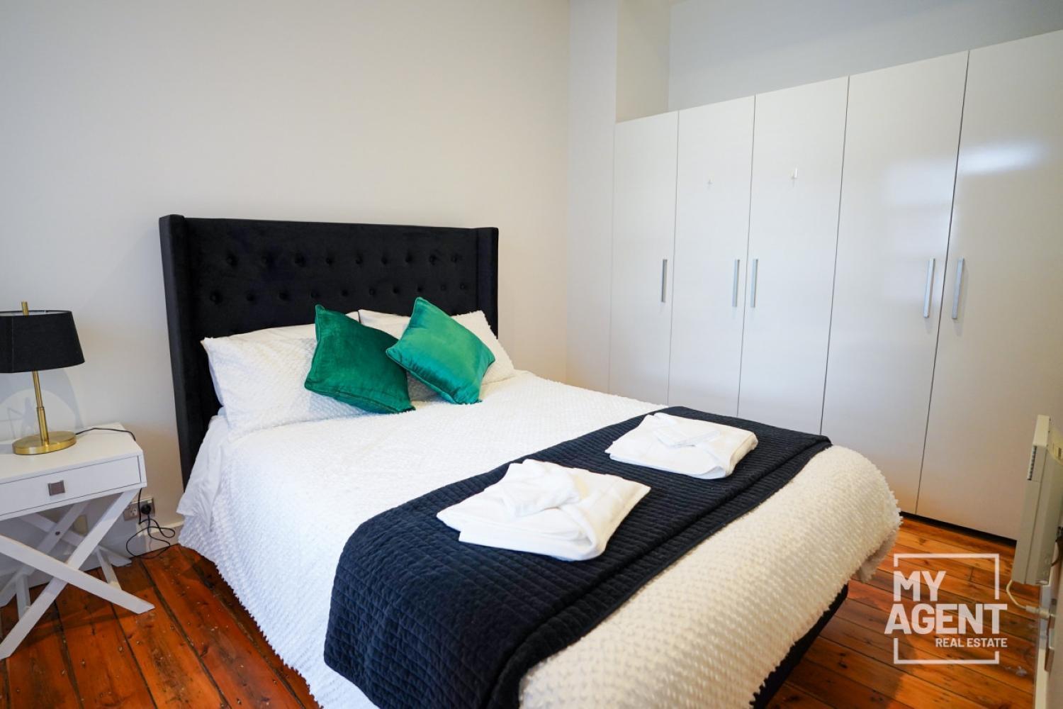 Tri-level Townhouse In Prime North