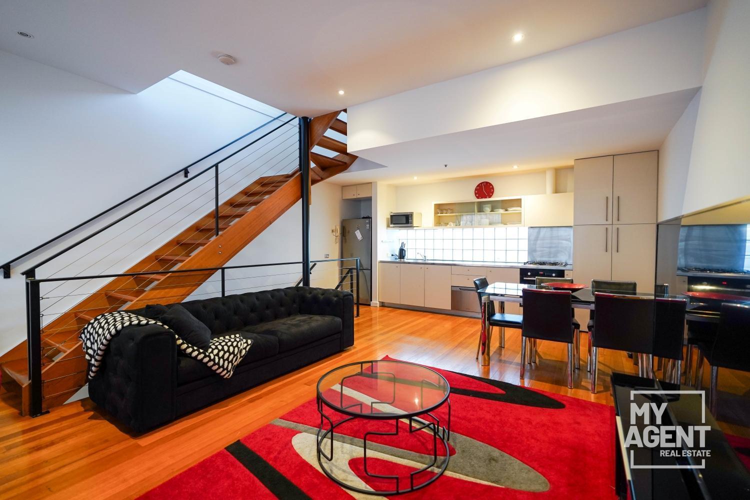 Tri-level Townhouse In Prime North
