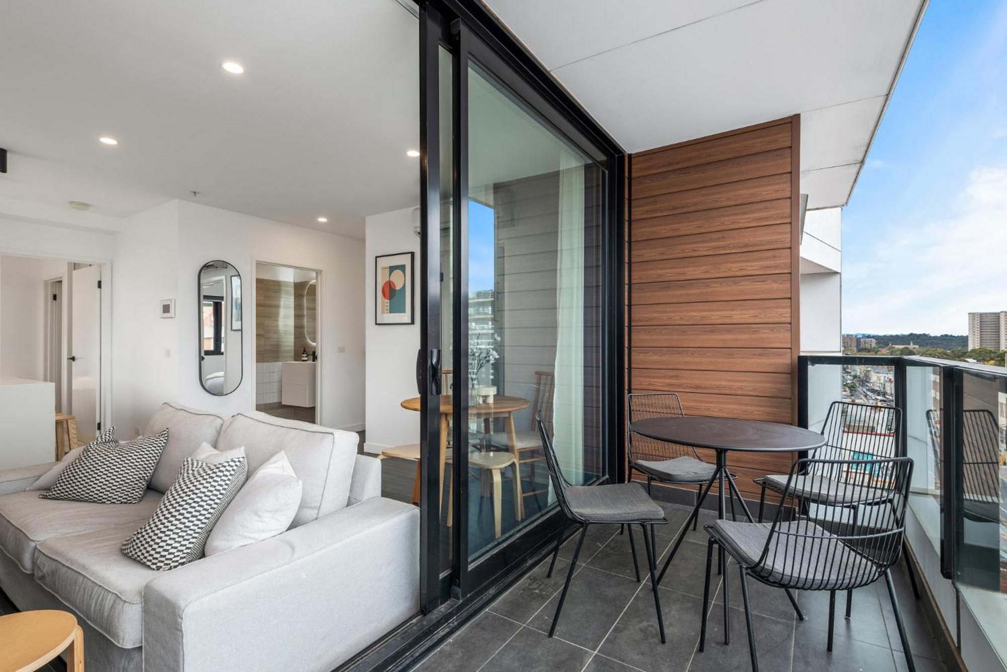 Elegant Collingwood With City Views