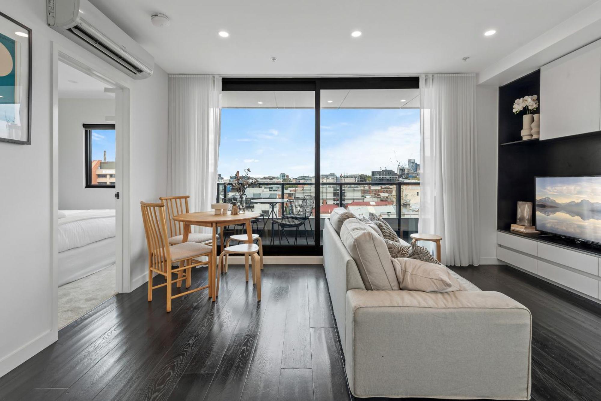 Elegant Collingwood With City Views Apartment *