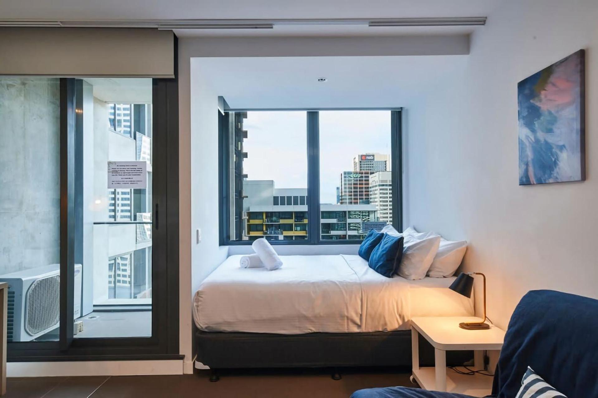 Elevated Bliss - Spectacular Views From Level 32 Melbourne