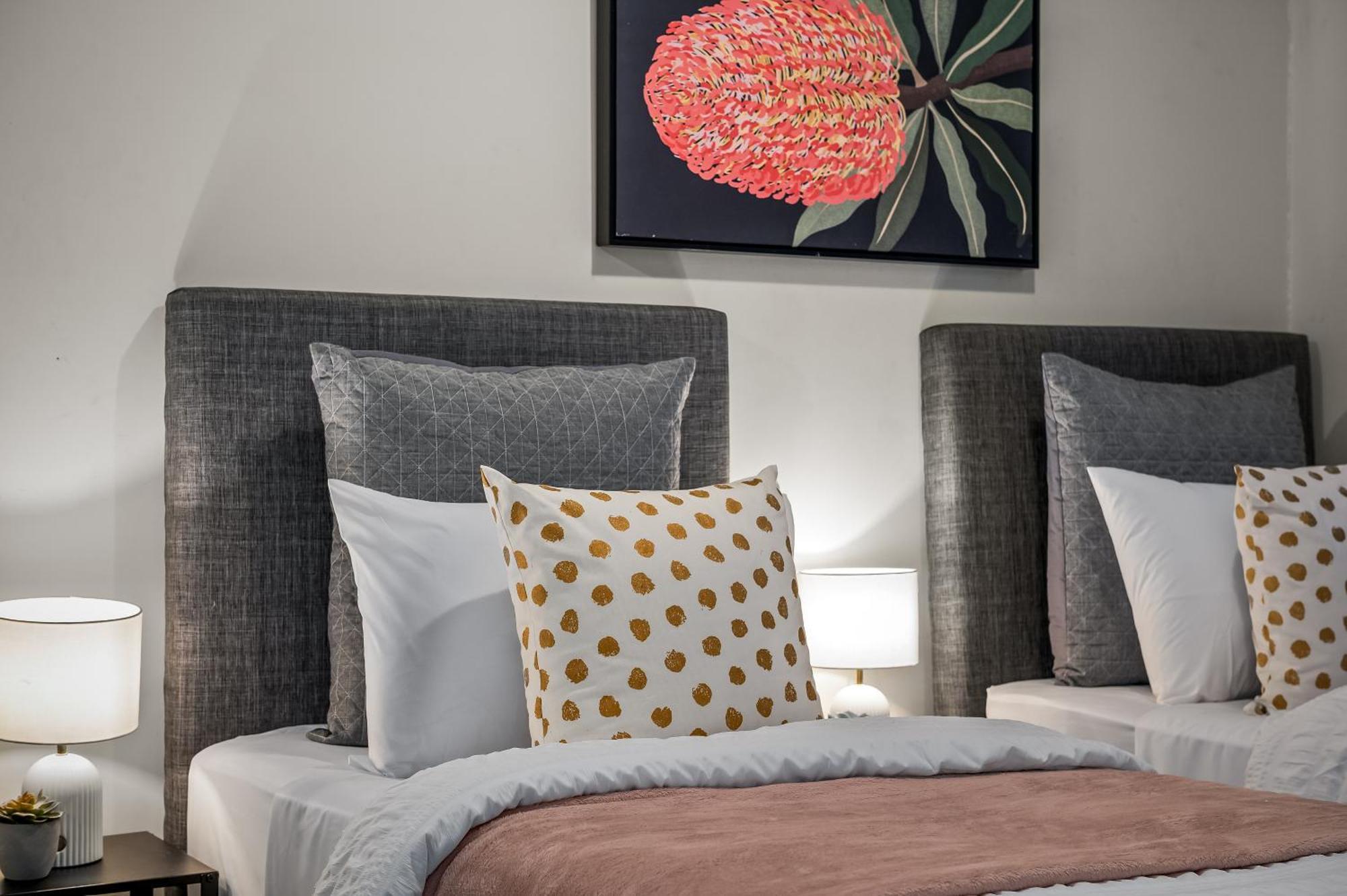 Apartment Wow On Collins 2 *