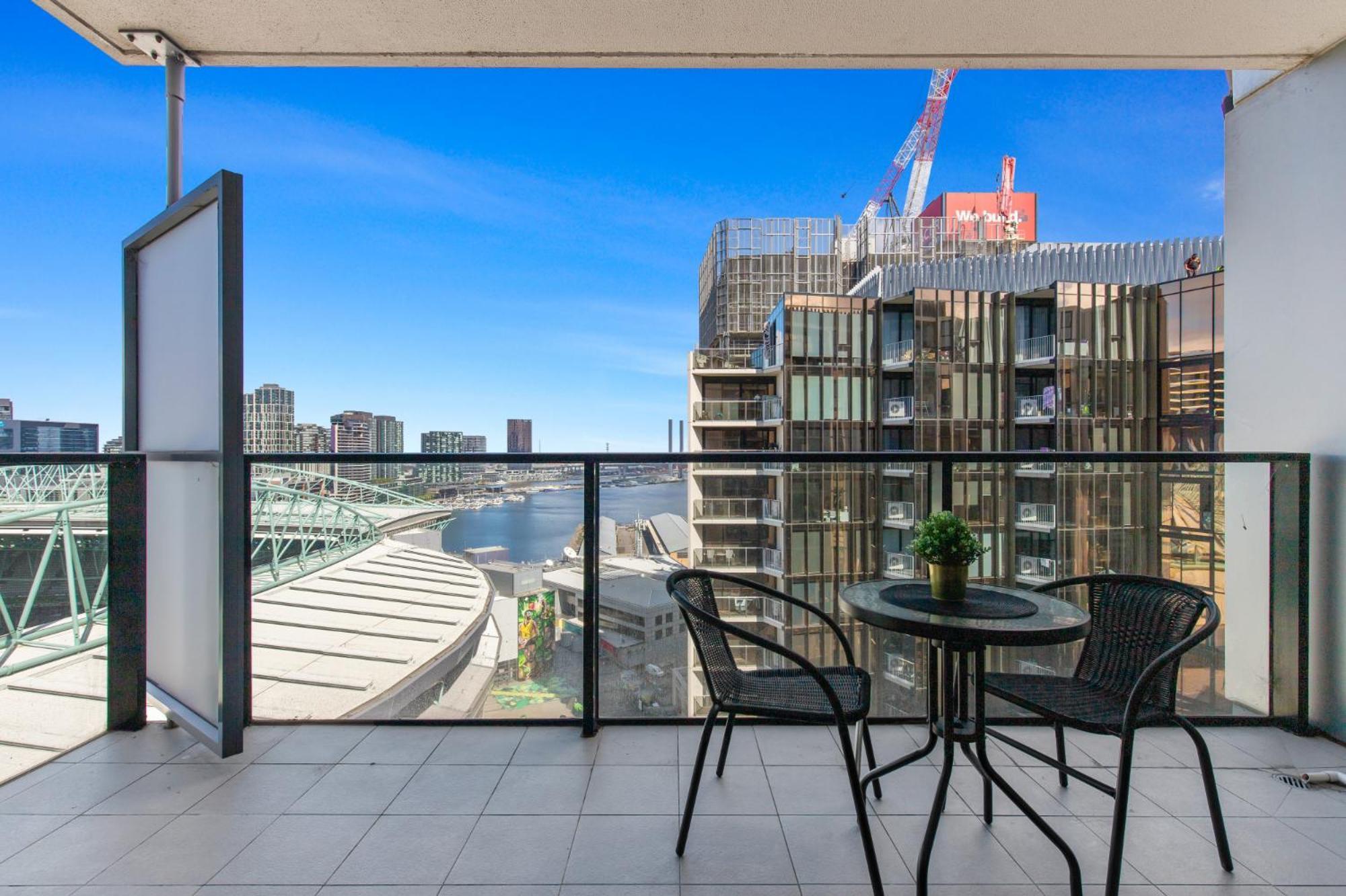 Chic 1-bed With Harbour Views & Pool By Tram Line Apartment