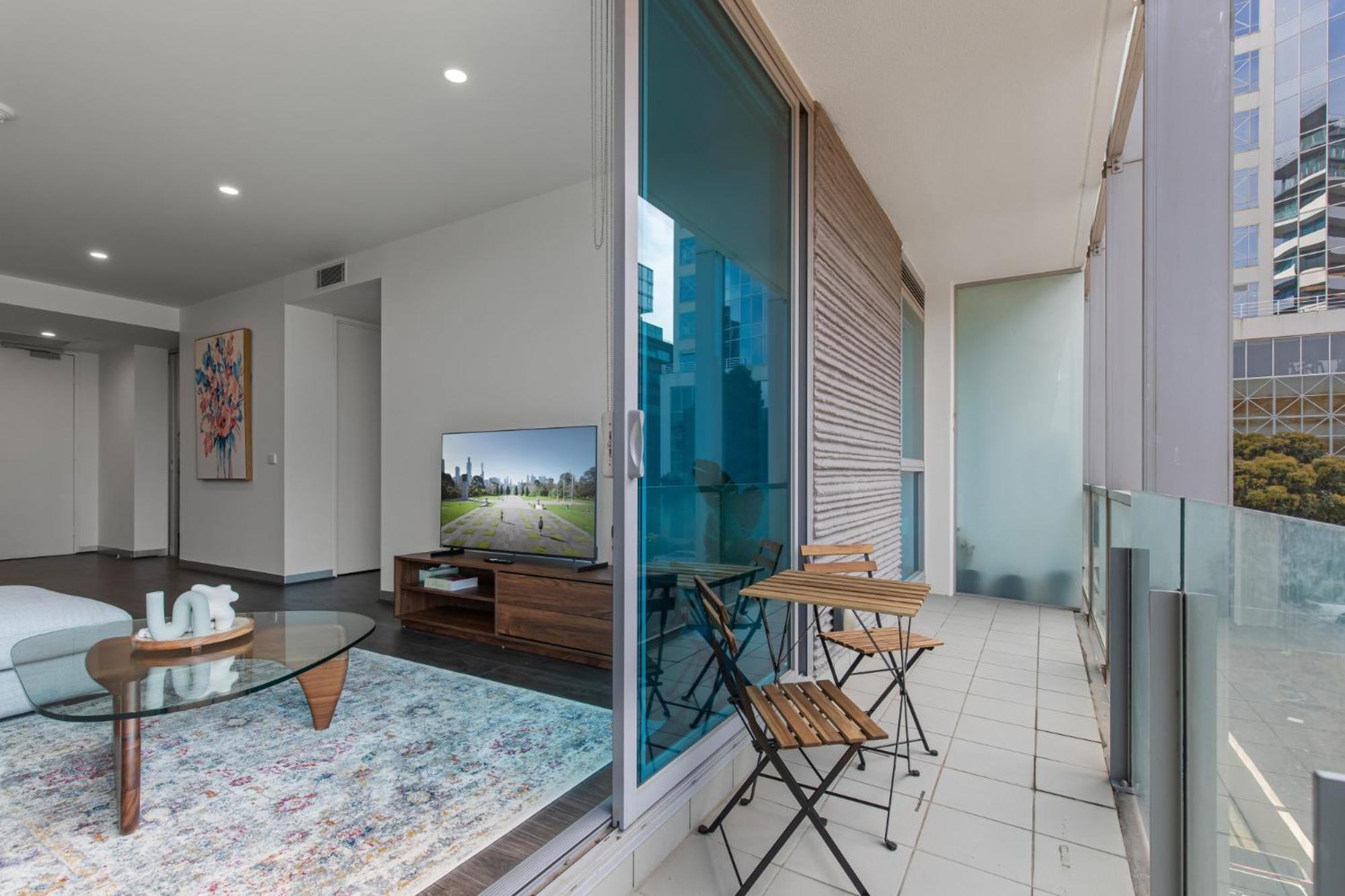 Pristine 2-bed By Park With Pool & Gym *