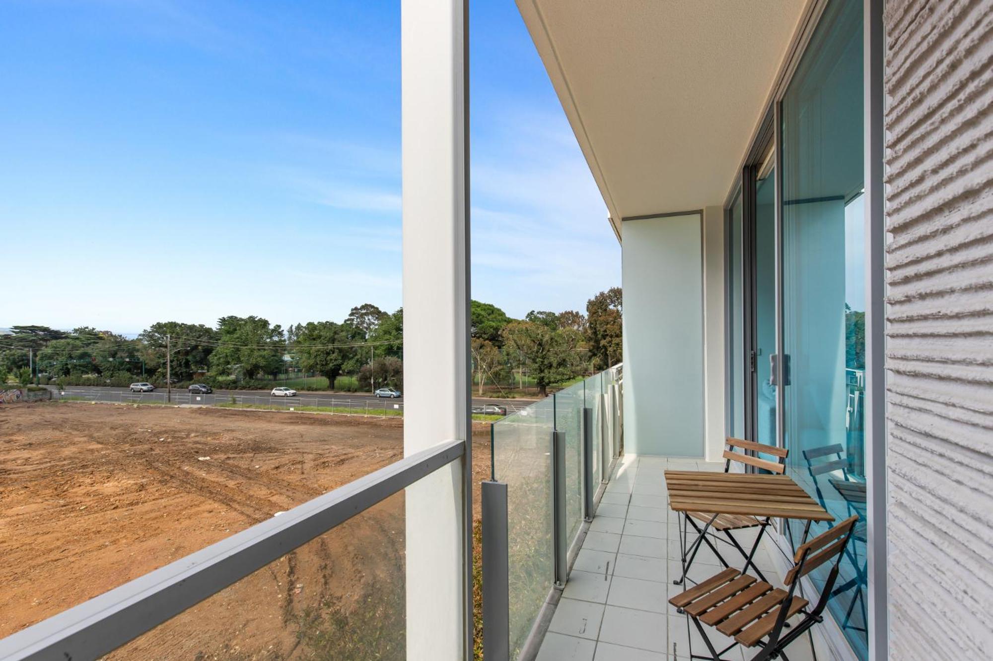 Pristine 2-bed By Park With Pool & Gym
