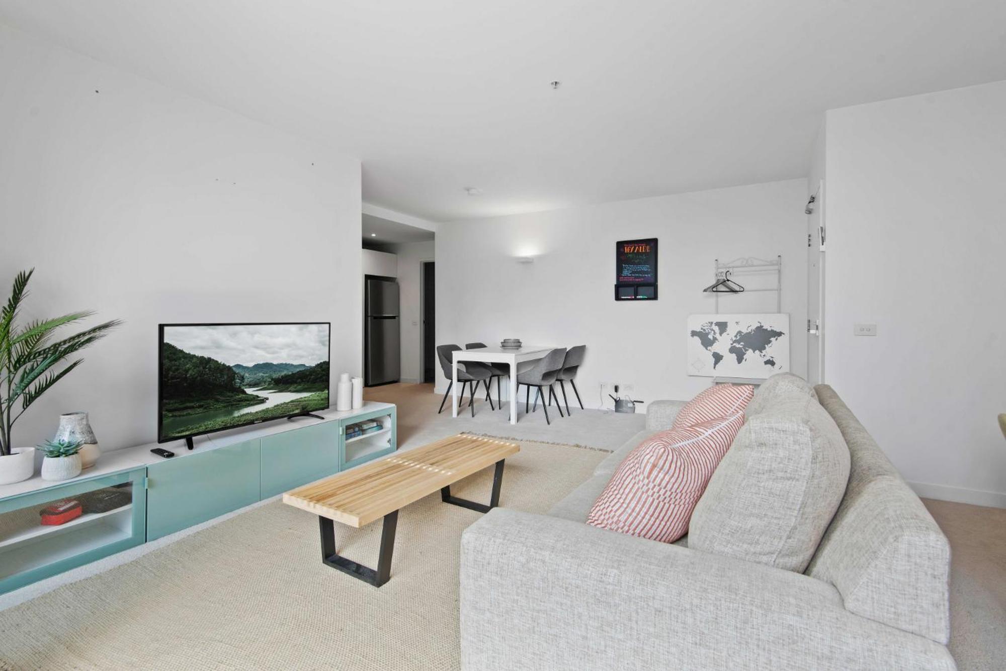 Modern 1-bed With Pool And Gym Apartment *