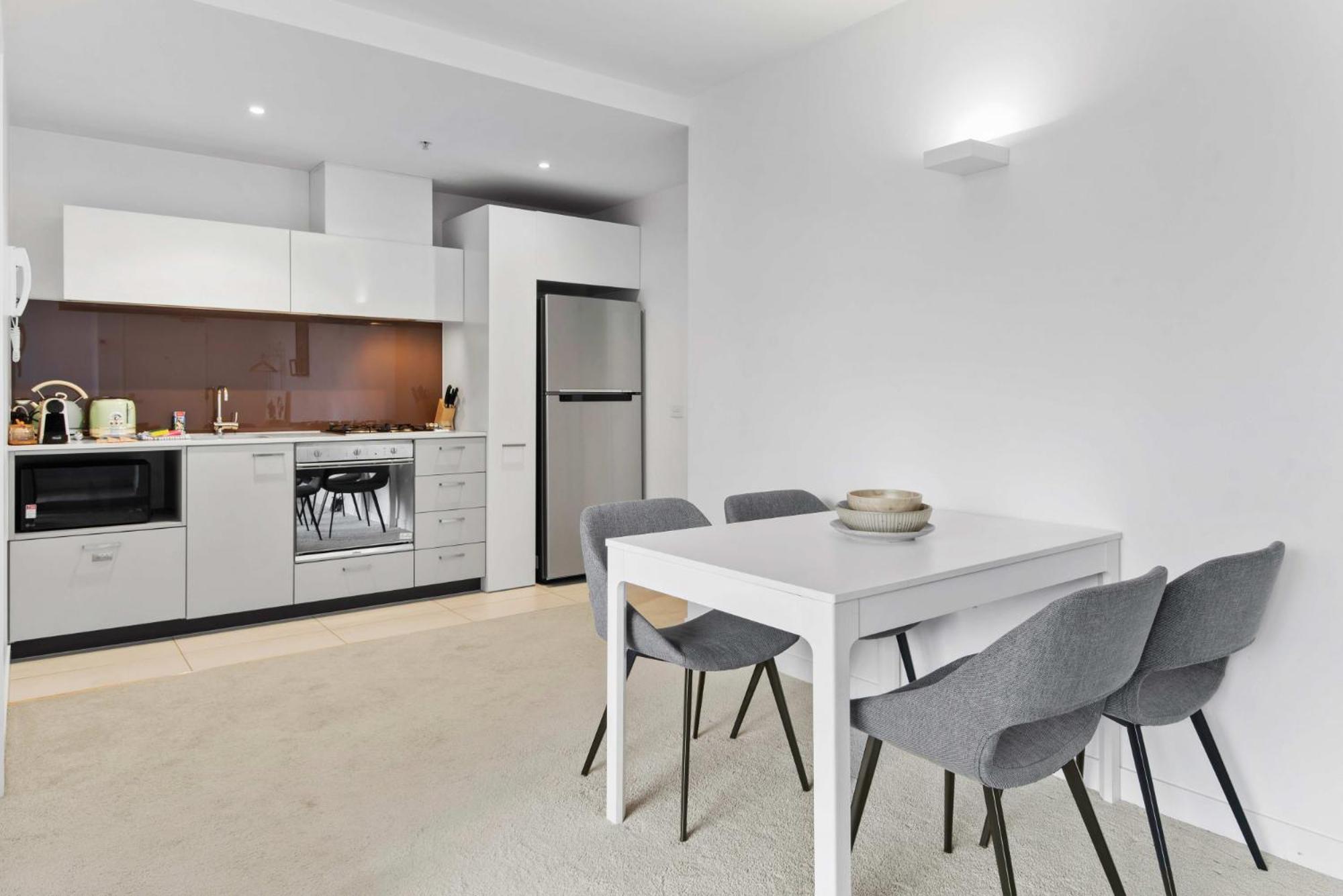 Modern 1-bed With Pool And Gym Apartment *