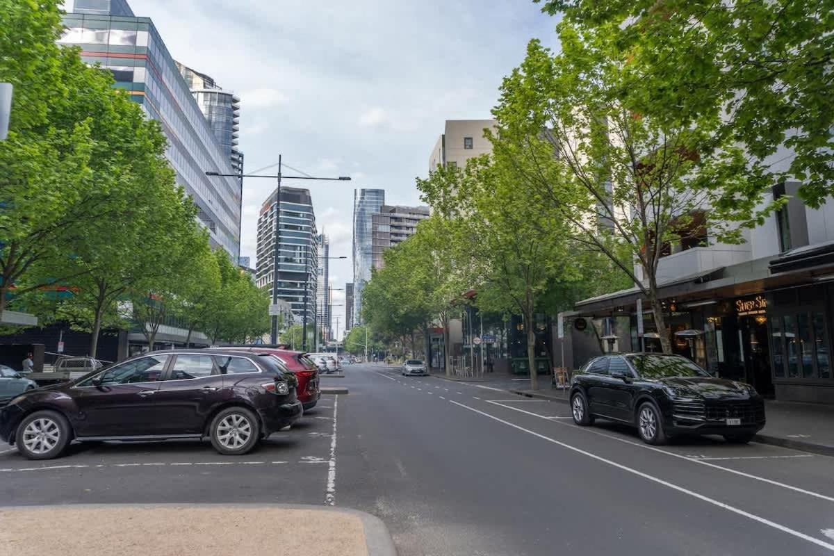 2br In Docklands Wifi Walk Water Nearby Apartment