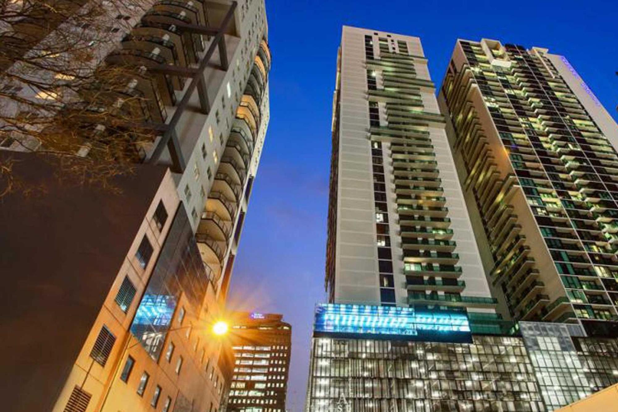 Chic Views Modern Comfort Near Southern Cross