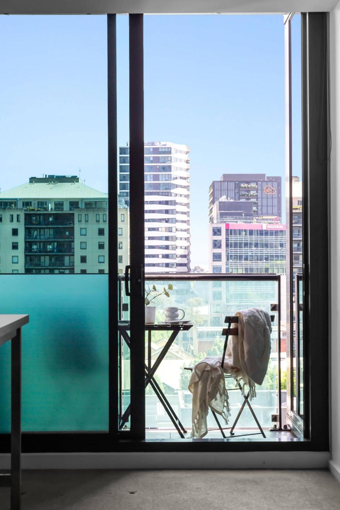 Chic Views Modern Comfort Near Southern Cross Apartment *