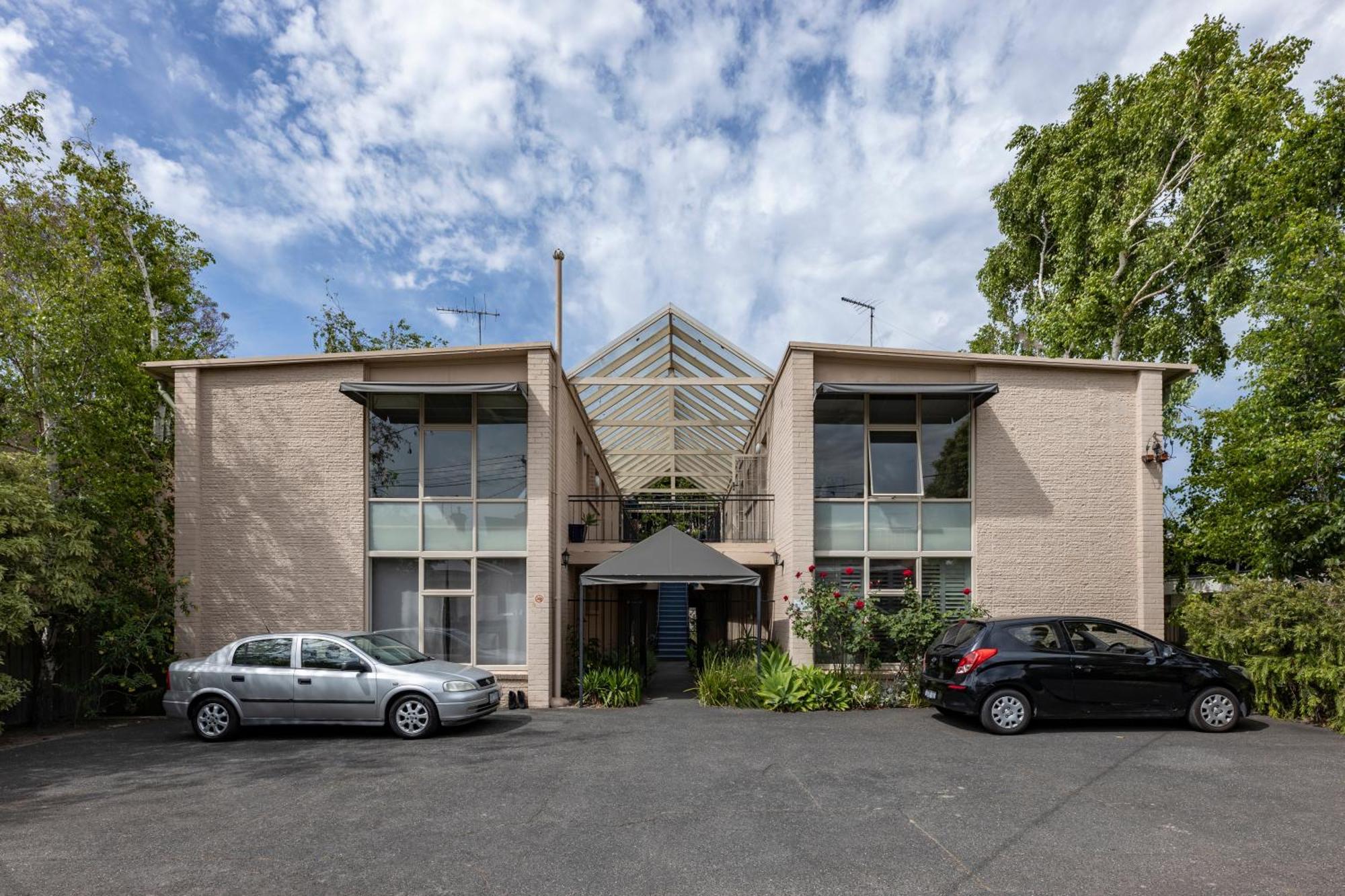St Kilda Walking Distance To The Apartment