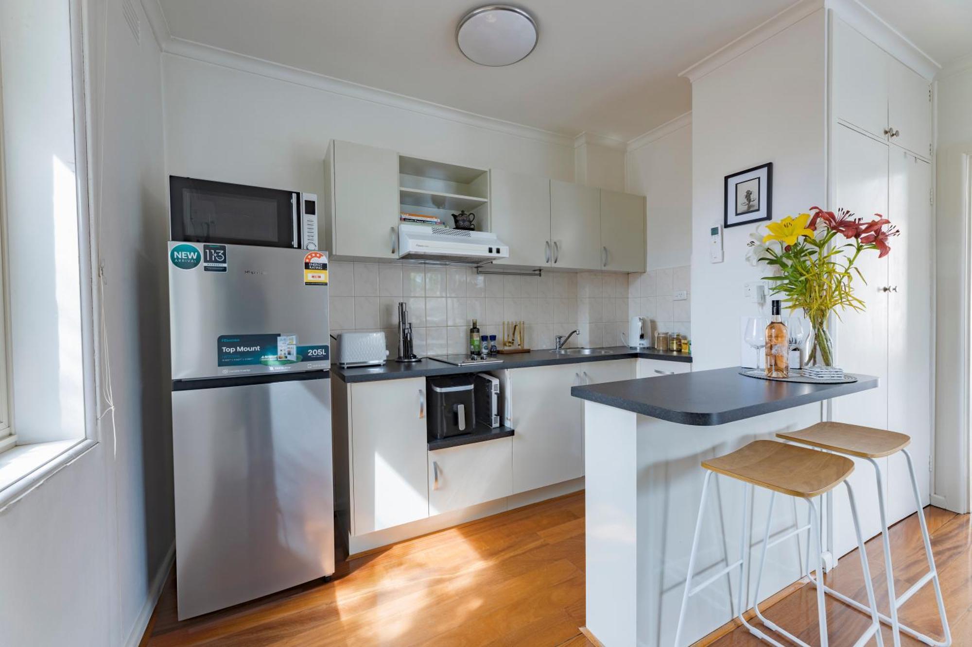 St Kilda Walking Distance To The Apartment