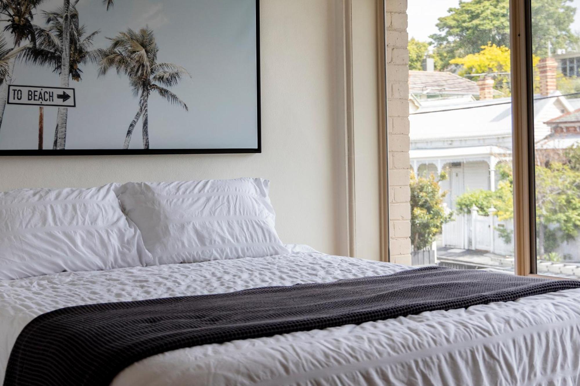 St Kilda Walking Distance To The Apartment