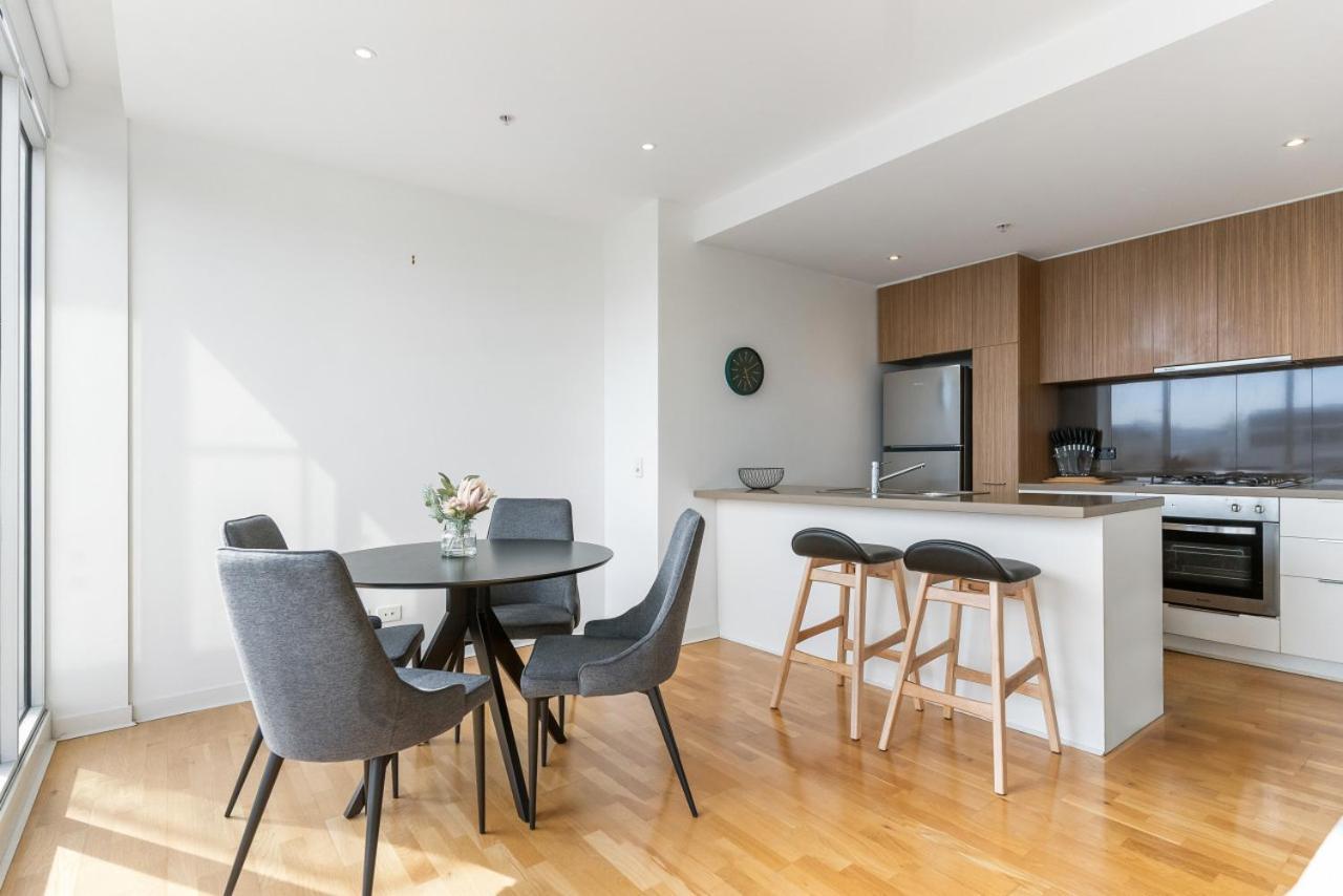 Port And A Glimpse Of The Sparkling Bay - Sleeps 4 Melbourne