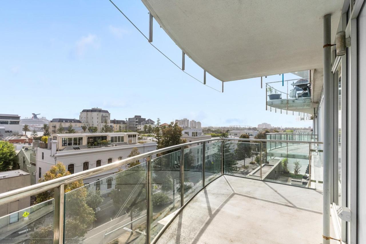 Apartment Port And A Glimpse Of The Sparkling Bay - Sleeps 4 *