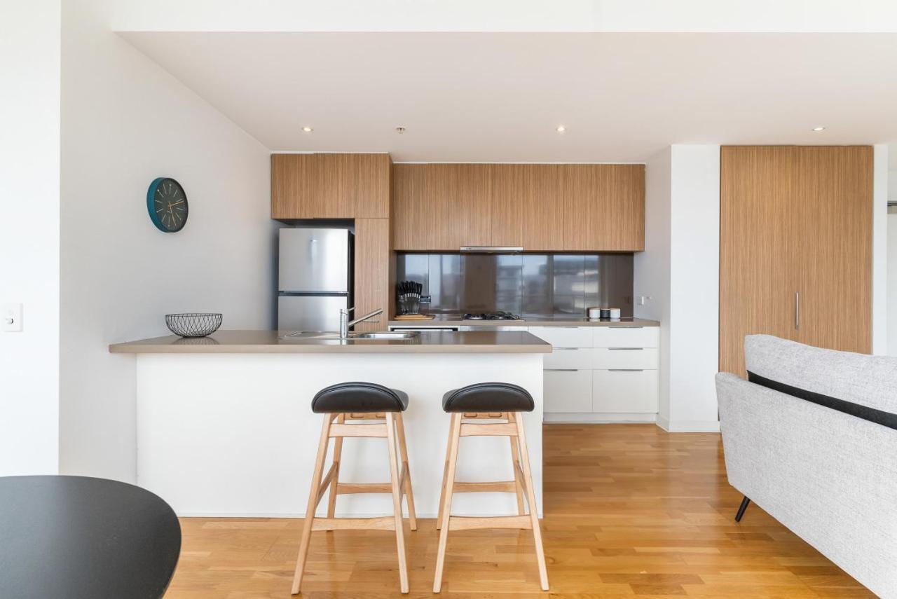 Port And A Glimpse Of The Sparkling Bay - Sleeps 4 Melbourne