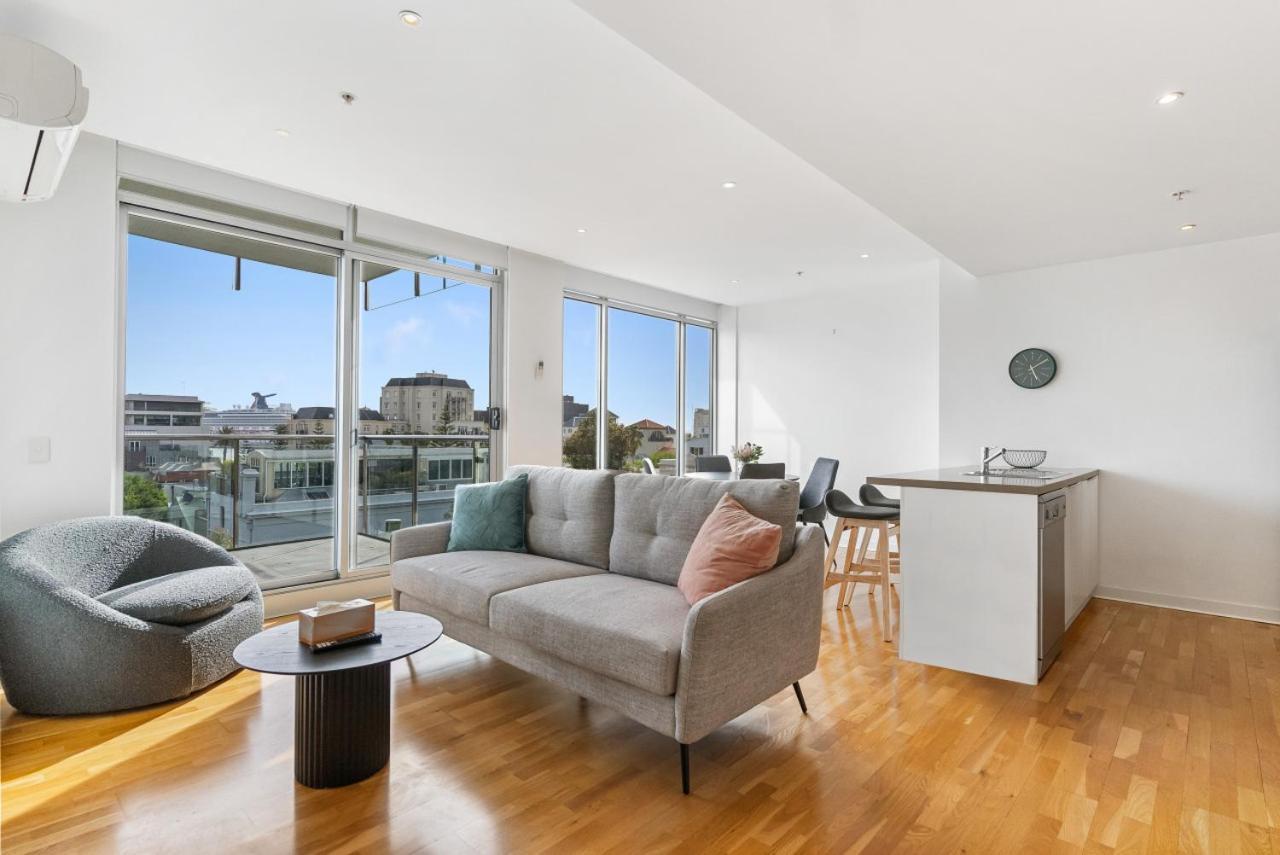 Port And A Glimpse Of The Sparkling Bay - Sleeps 4 * Melbourne