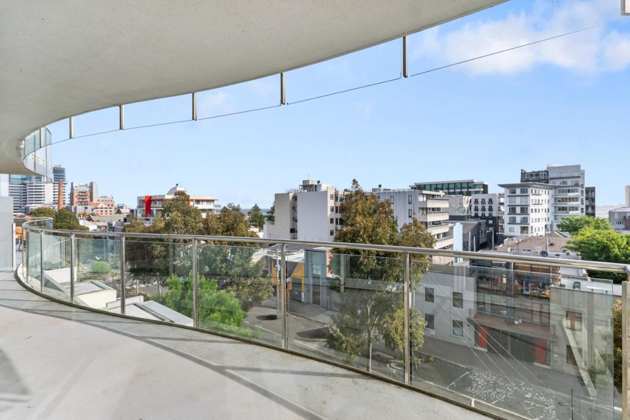 Apartment Port And A Glimpse Of The Sparkling Bay - Sleeps 4