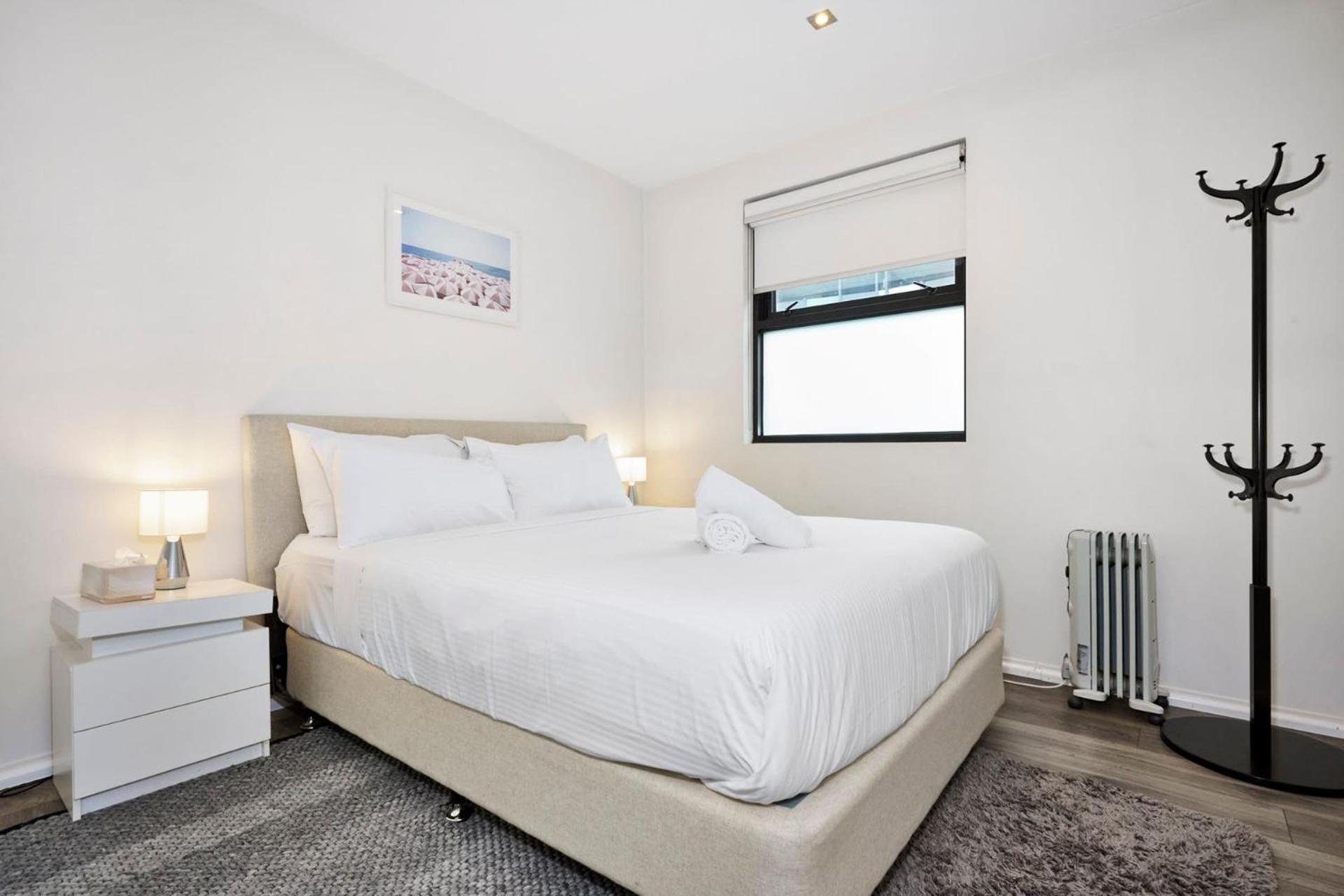 Apartment Stylish 2-bed With Sea Views And Parking