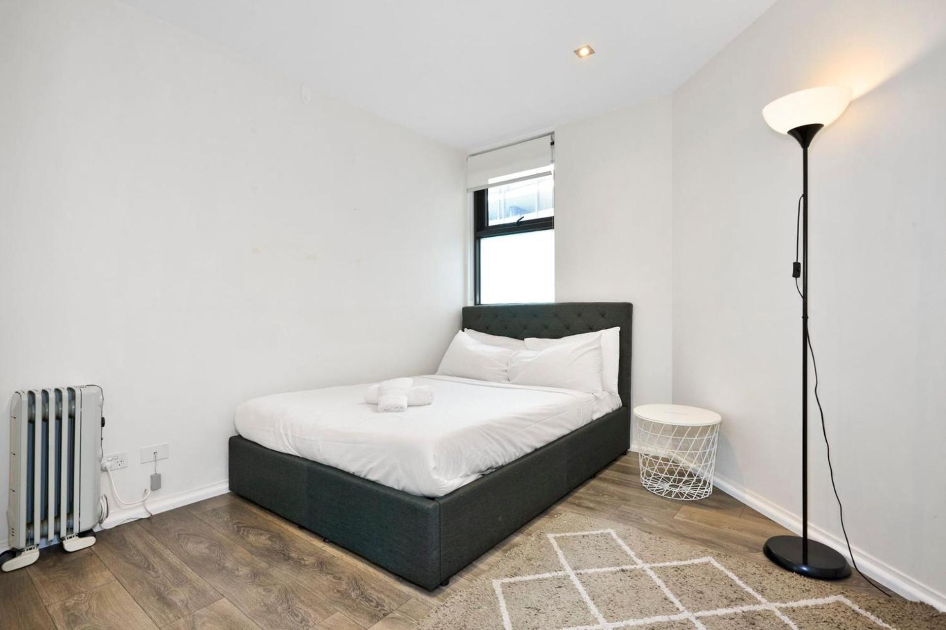 Stylish 2-bed With Sea Views And Parking *
