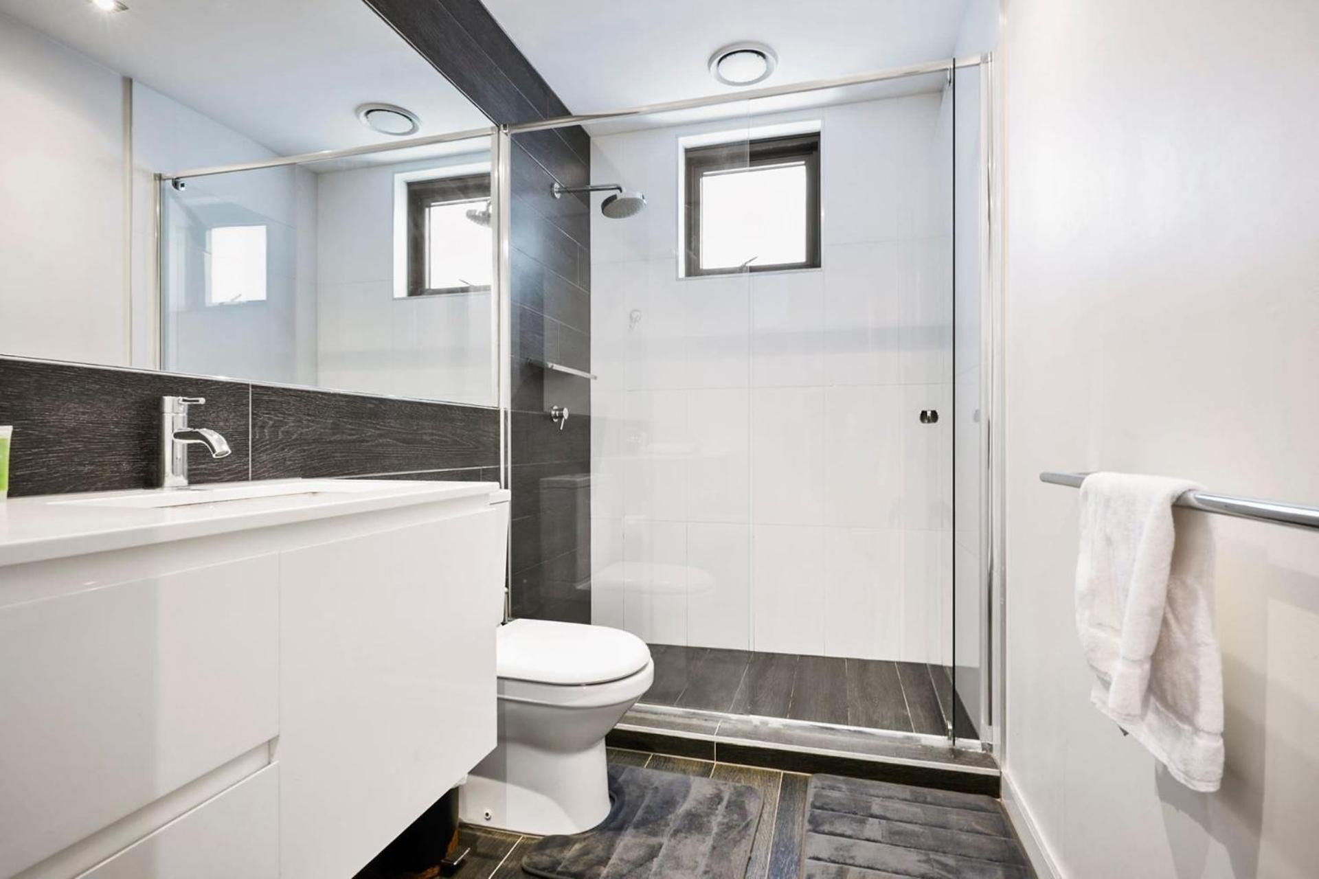 Stylish 2-bed With Sea Views And Parking Apartment *