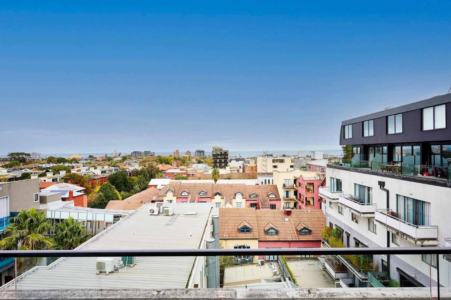 Stylish 2-bed With Sea Views And Parking Apartment