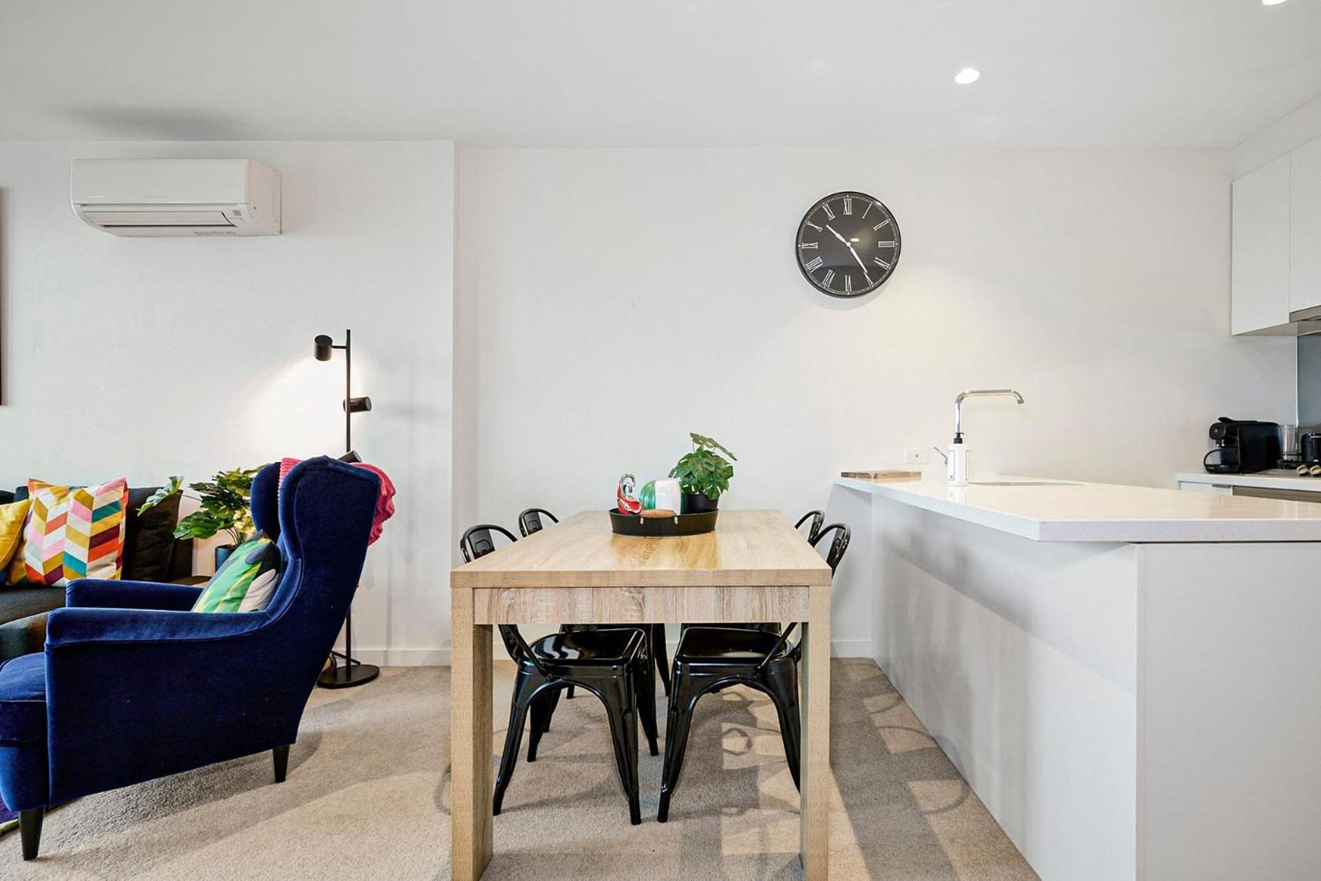Sunny Southbank Retreat: 2-bed Haven With Views * Melbourne