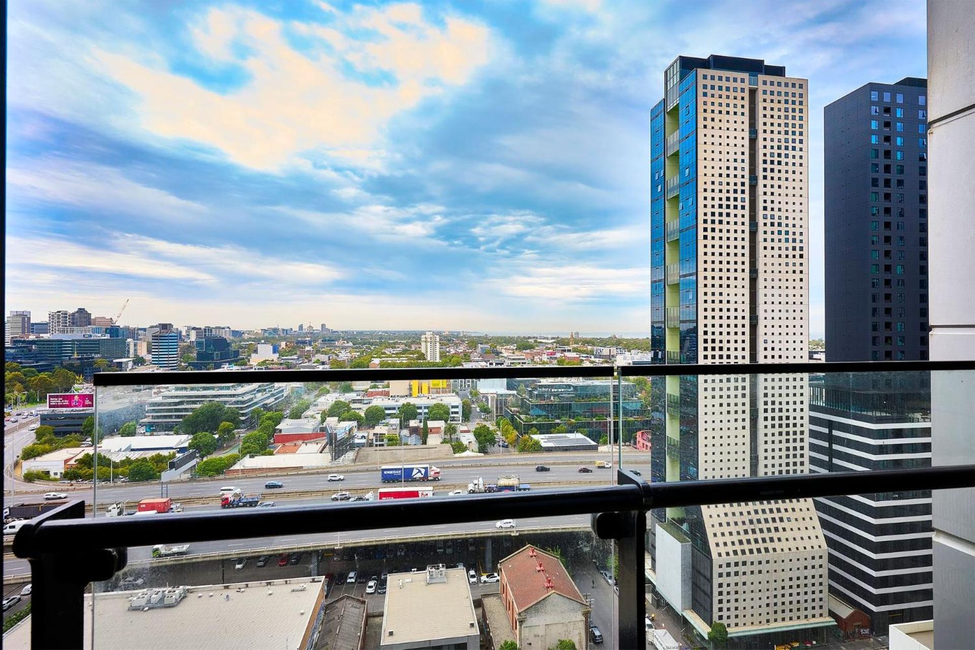 Sunny Southbank Retreat: 2-bed Haven With Views Apartment