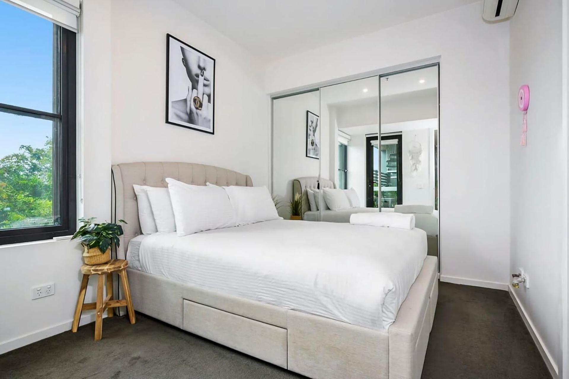 2br Penthouse Apt Rooftop Terrace, Spa & Bbq Apartment Melbourne