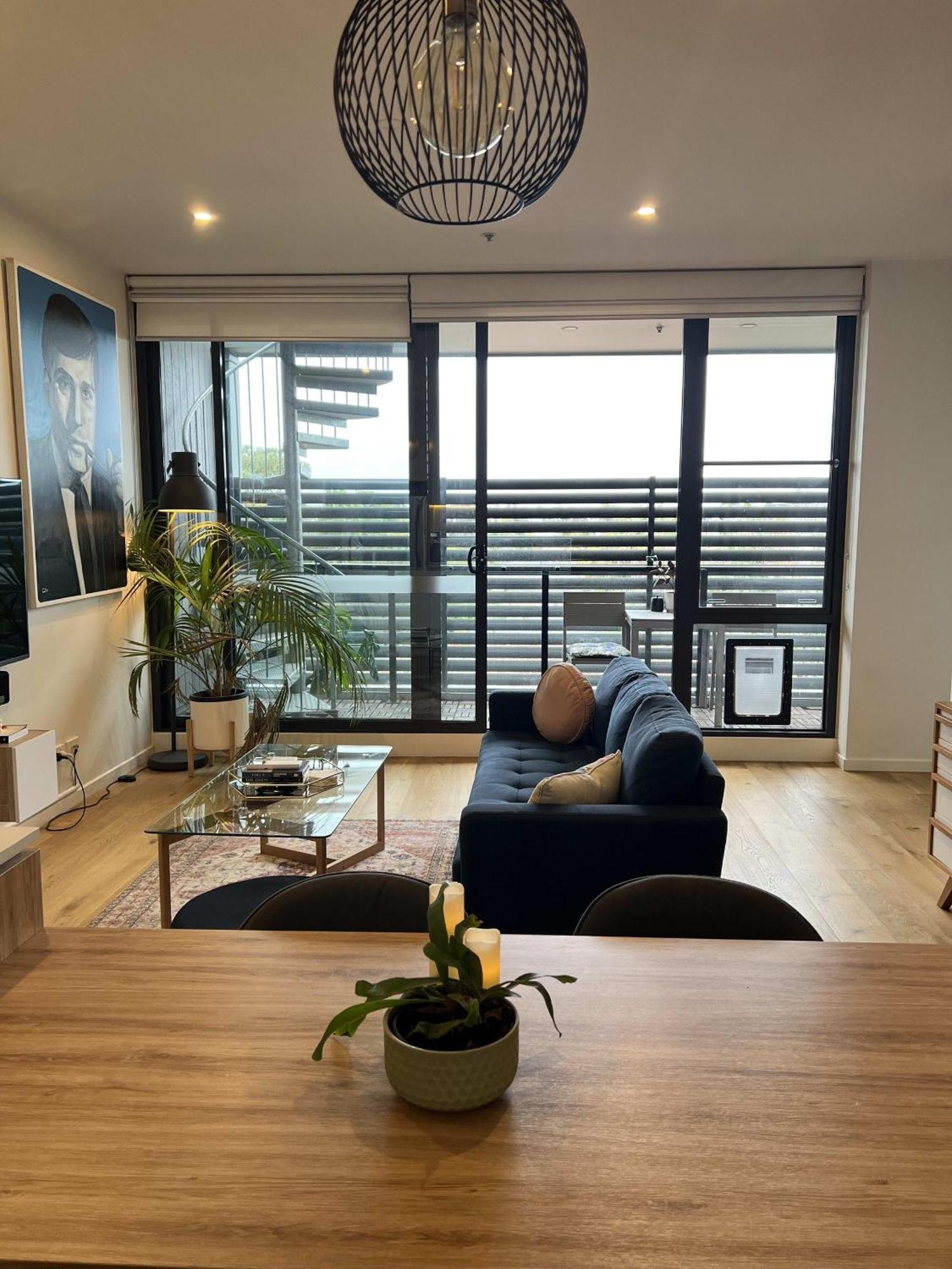 2br Penthouse Apt Rooftop Terrace, Spa & Bbq Apartment Melbourne